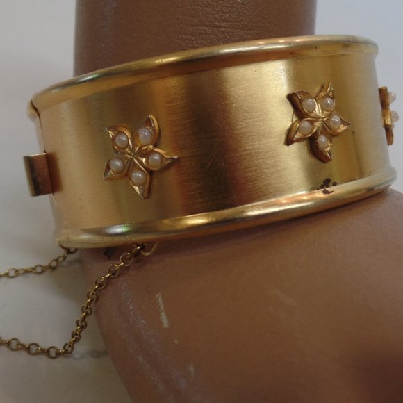 Whiting Davis Stamped Vintage Goldtone Floral Bracelet w Mini Faux Pearls 7" Wri - Picture 1 of 13